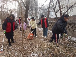 阳泉南山南路社区举行爱国卫生系列活动