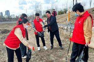 盂县开展“‘河’我一起 保护母亲河”净滩行动