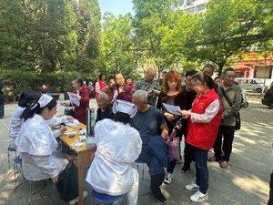 阳泉南山南路社区开展“平衡膳食 ‘享瘦’生活”系列宣传活动