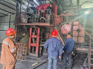 程庄煤矿:筛分楼漏斗维护提前完成