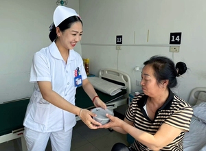 盂县晋慷医院端午节送粽子 温馨关怀暖人心