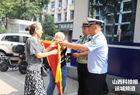 夏县公安交警—— 女子飞虫进耳疼痛难忍 夏县交警紧急送医解痛苦