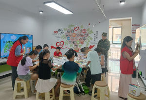 红色精神润童心 我绘我心献八一