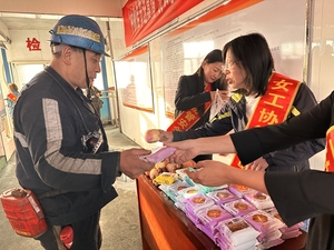 “中秋佳节送真情，井口慰问嘱安全”——大阳泉公司中秋节井口慰问活动