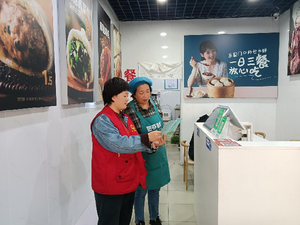 阳泉南山南路社区开展移风易俗垃圾分类宣传活动