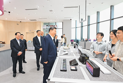 习近平在上海考察时强调 加快建成具有全球影响力的科技创新高地