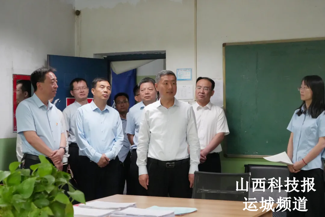 孟维君调研高考备考工作时强调“凝心聚力 精准备考 决胜高考”