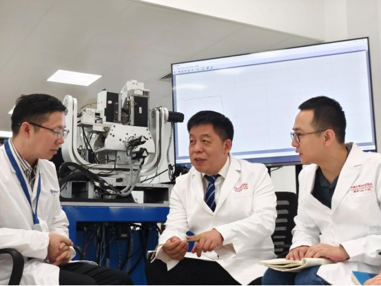 “巧手”这样炼成——全球首创医用植入物等材成形机器人研发纪实