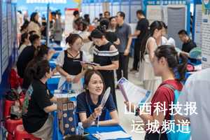 商场变身“就业集市”    千余岗位点燃求职热情