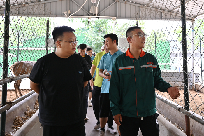 山西工程技术学院师生走进山西益林农业公司参观