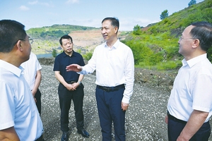卢东亮在吕梁调研