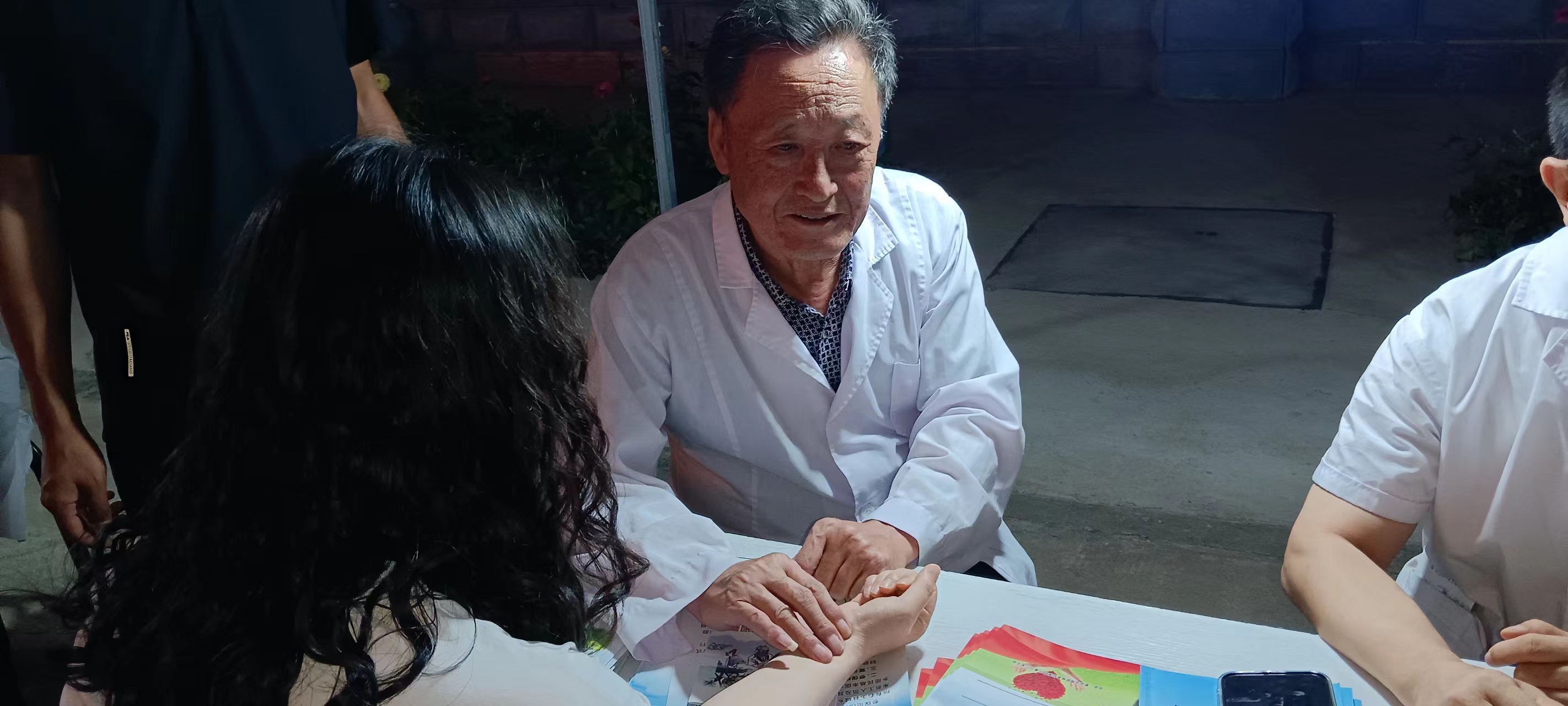 “精彩中医药  健康惠万家” ——右玉县举办2025年“百市千县”中医药文化惠民活动周活动