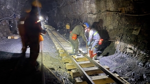 保安煤业运输队:五天攻坚换轨 筑牢井下安全防线