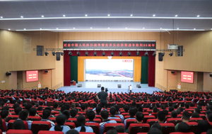 朔州市实验中学校组织全体师生观看纪念中国人民抗日战争暨世界反法西斯战争胜利80周年阅兵仪式