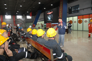 学案例 强技能 查隐患 明责任 同发东周窑煤业公司汲取事故教训紧绷安全之弦