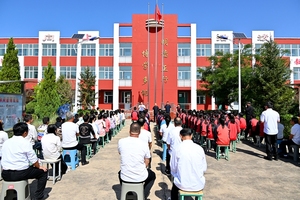 政企联合慰问 关怀“沁”师心