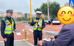 万荣公安交警持续开展“一盔一带”专项整治行动 