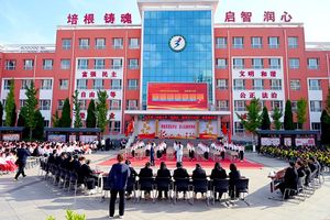 盂县第三实验小学举办课桌舞比赛