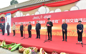 春风送暖润企心，躬身笃行助发展——襄垣县领导观摩指导大院传香酒业原粮种植基地