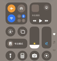 有趣的知识 | 小朋友们,你们知道飞机上为什么要开飞行模式吗?