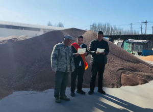 应县农商银行南河种支行行长米国安千企万户走访交出暖心答卷