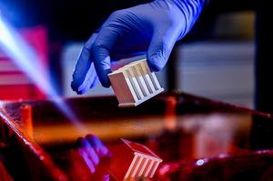 精工研材,绘就应用新图景——二O二五年世界科技发展回顾·新材料篇