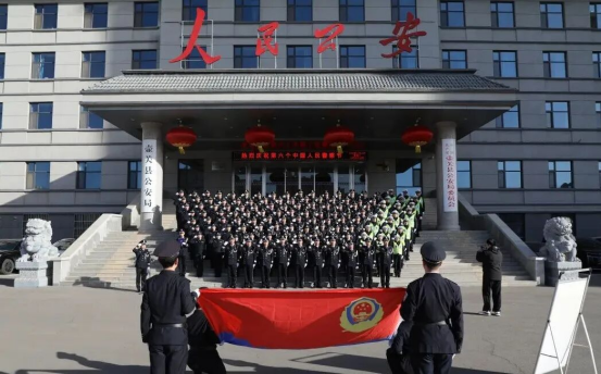 壶关县公安局举行庆祝第六个中国人民警察节&ldquo;升国旗 迎警旗&rdquo;仪式