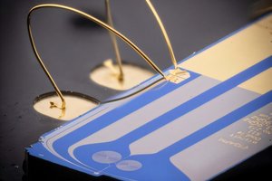 超紧凑电容可“听”到最微弱振动 有望推动量子测量技术发展