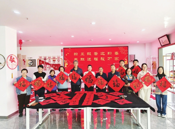 写春联 剪窗花 学年俗 年意越来越近 活动精彩不断