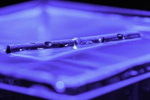 科学家研制出“永不沉没”的金属管