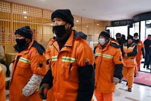 盂县爱心企业公益活动致敬城市美容师