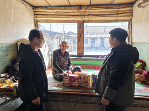 春节送温暖 关爱暖人心 同发东周窑煤业公司驻村工作队开展春节慰问活动