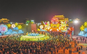四面城墙46组彩灯点燃浓郁中国年 2026大同古都灯会华彩启幕