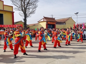 民俗盛宴闹元宵 盂县东梁乡街头文艺展演年味浓