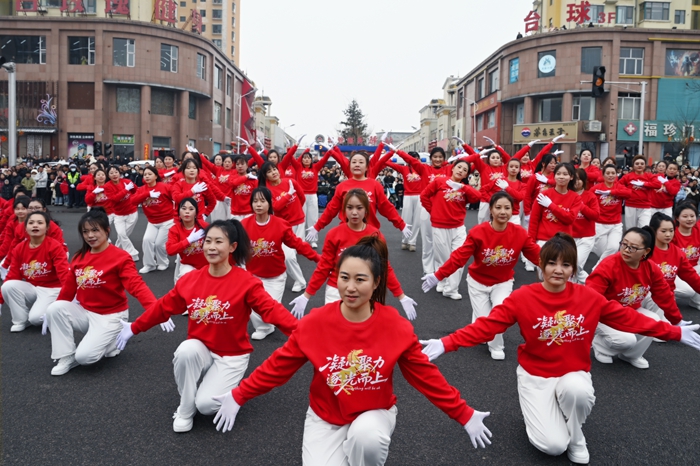 山西鑫国通亮相盂县元宵节展演 现代舞尽显青春活力