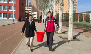 春风护绿践初心 党员先锋树新风 朔城区二中开展植树节护绿主题活动