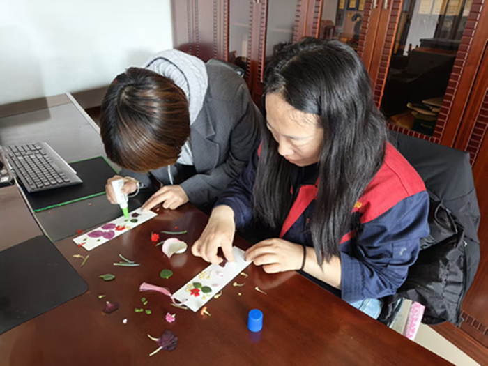 永昱公司开展2026年植树节植物书签制作活动