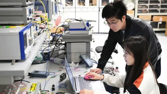 我国刷新光通信传输纪录