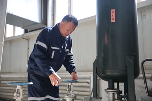 方寸隐患不放过 设备安全守到底 ——马脊梁矿检修工较真除隐患保生产