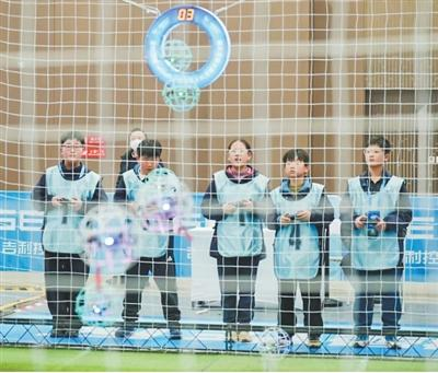 科技为翼，让足球&ldquo;飞&rdquo;起来