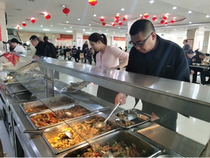 同发东周窑煤业公司&ldquo;暖心食堂&rdquo;受欢迎