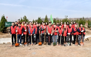 阳泉郊区公司组织参加郊区义务植树活动