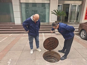 郊区恒源公司开展清淤疏堵工作