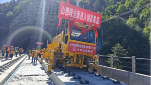 雄忻高铁山西段全面进入铺轨阶段