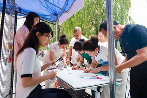 【科报观阳泉】20个展位“摆摊”送服务 廉洁游戏“圈粉”众居民