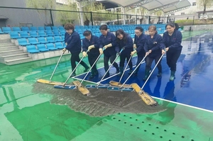 郊区恒源公司开展厂区环境卫生集中整治行动