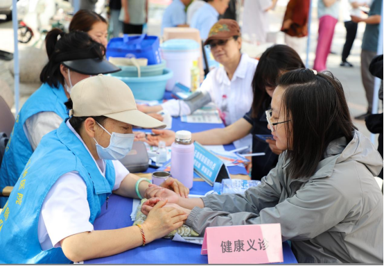 巾帼家政进社区 暖心服务惠民生