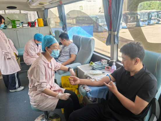 同发东周窑煤业公司开展无偿献血志愿活动