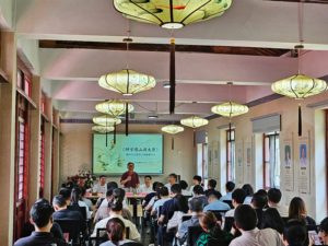 《研学傅山游太原》赠书仪式暨景点线路推荐会在中华傅山园举办