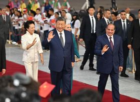习近平抵达开罗对埃及进行国事访问